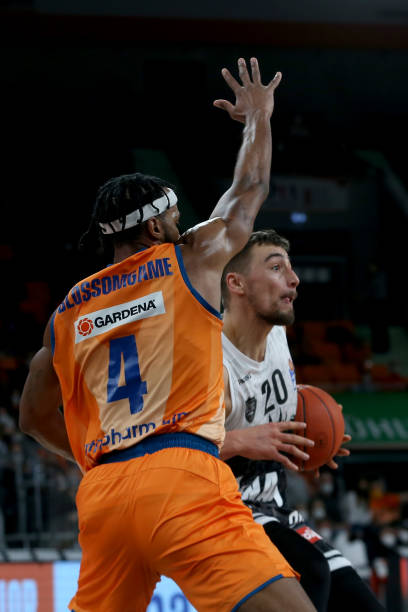 显得尤为关 显得尤为关